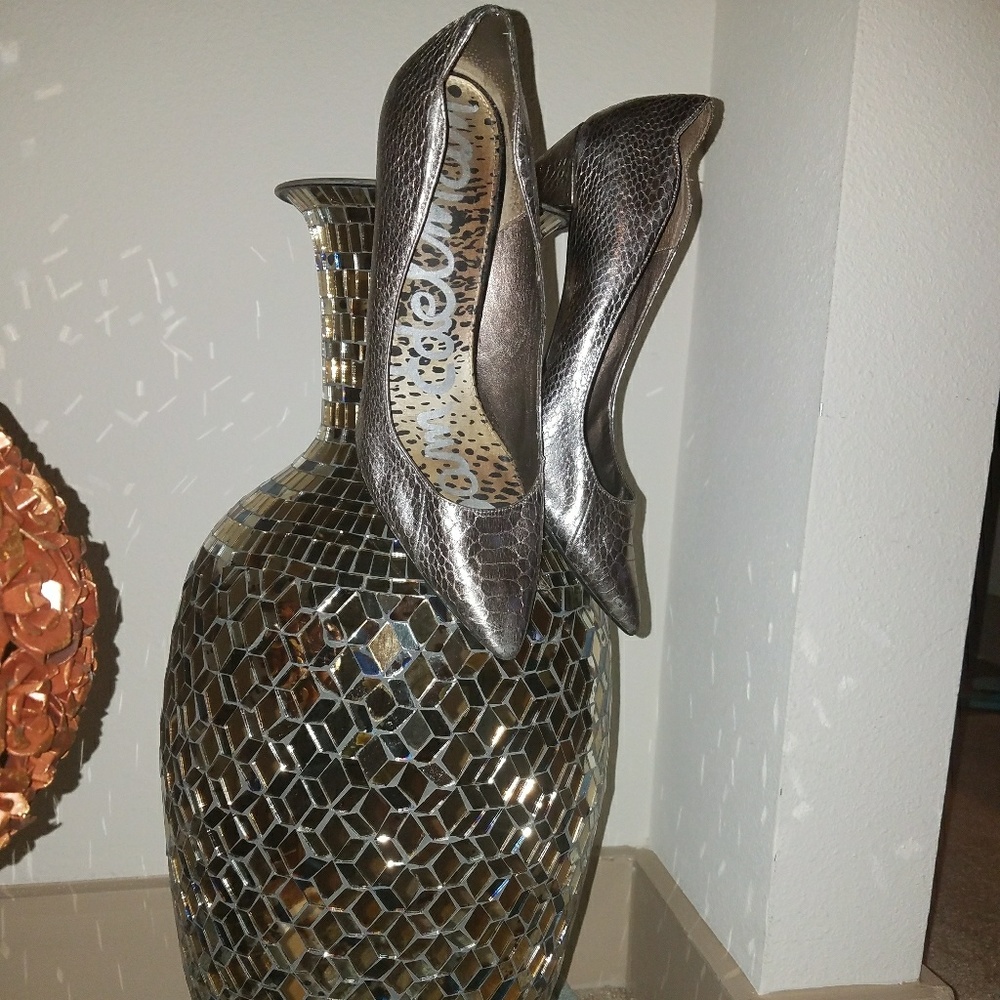 San Edelman snake embossed pewter pumps