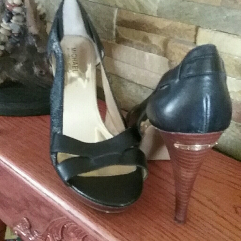 Michael  kors size 9.5