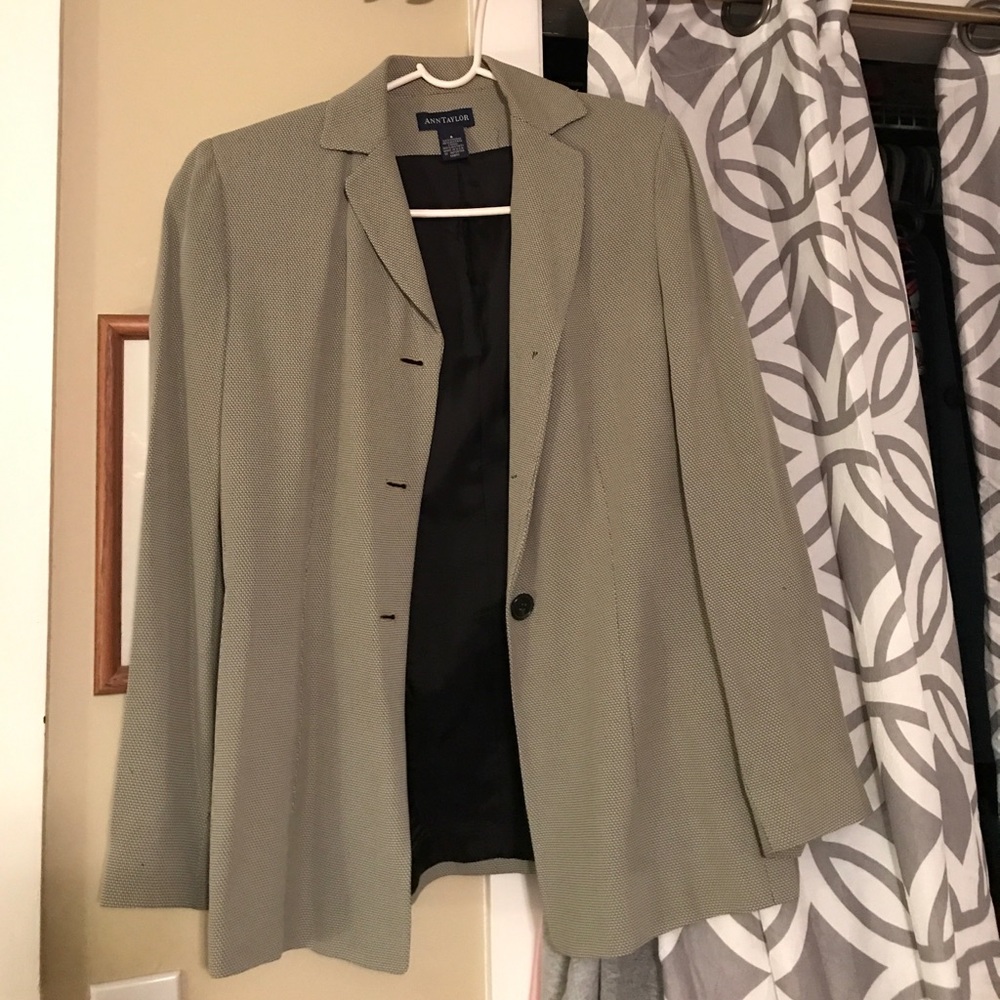 Anne Taylor blazer size Small