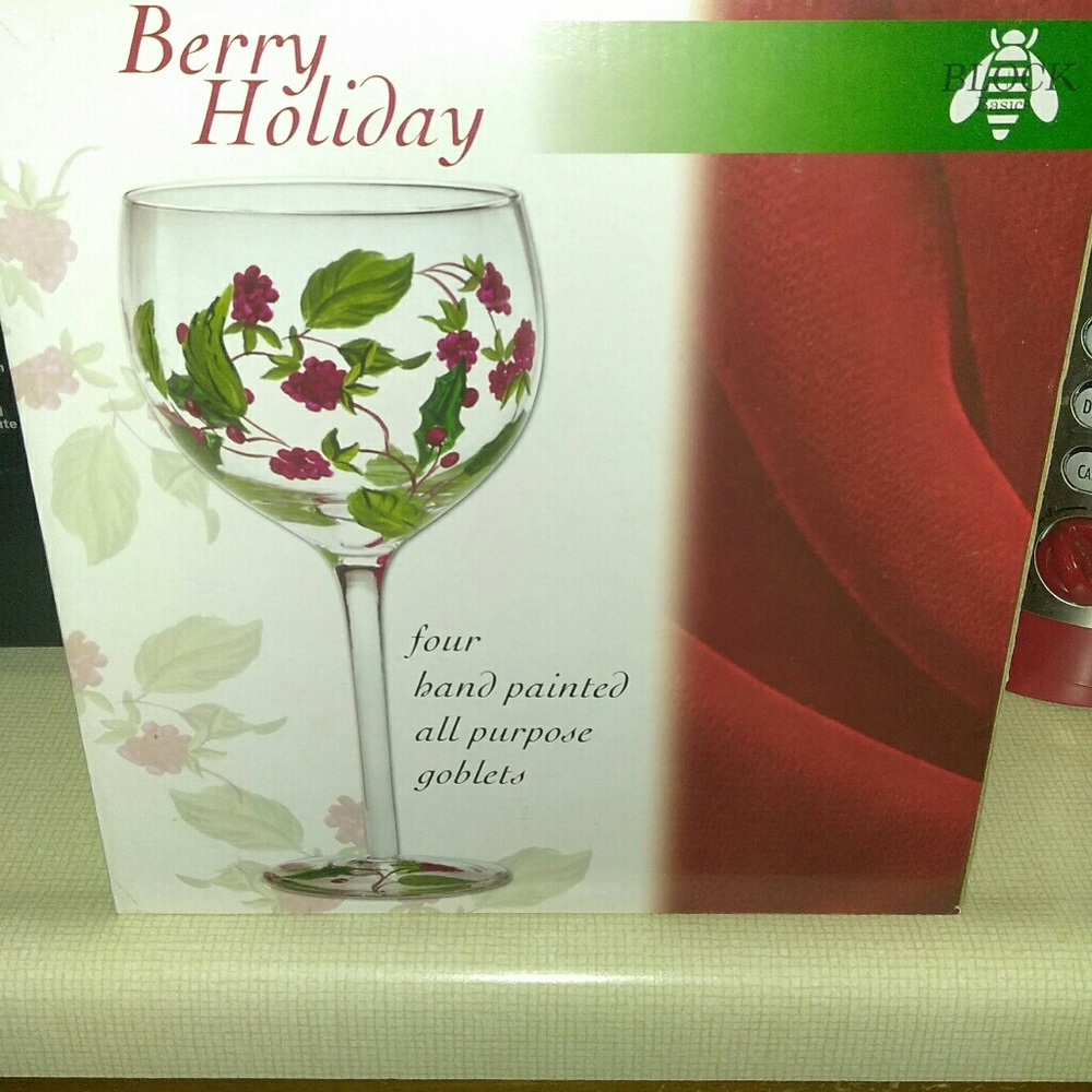 Berry holiday 4_piece wine glass sets