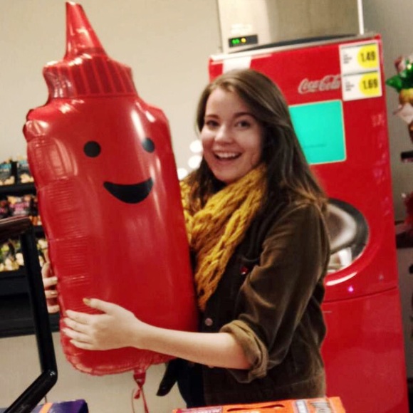 Meet your Posher, Lauren - Picture 2 of 4