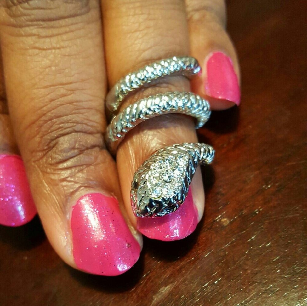 Snake nail accent ring