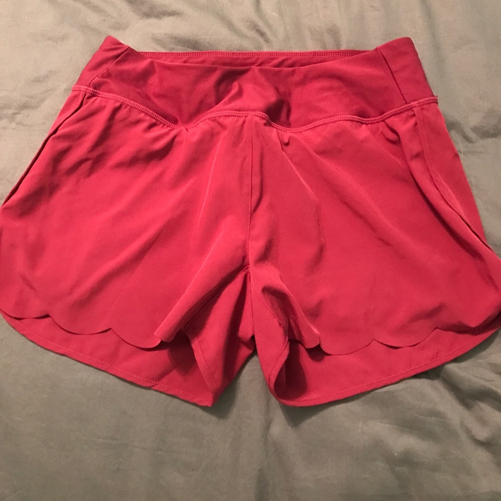 Scalloped bottom workout shorts