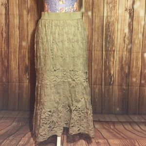 Beige lacey skirt size Medium