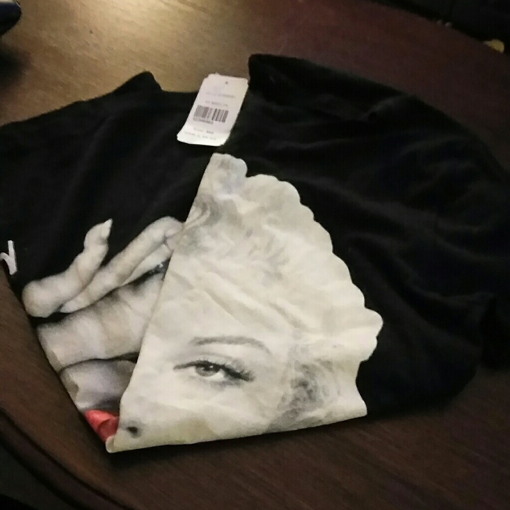 Original Marylin Monroe tee_shirt nwt reduced pric