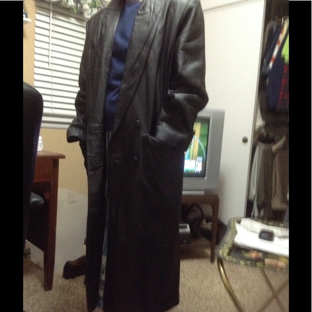 Women's lightweight leather trench coat. Very nice