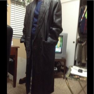 Women's lightweight leather trench coat. Very nice