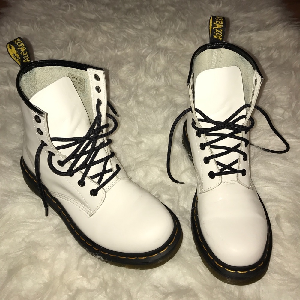 DR. MARTENS WHITE BOOTS