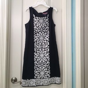 Vineyard vines navy blue dress with white details