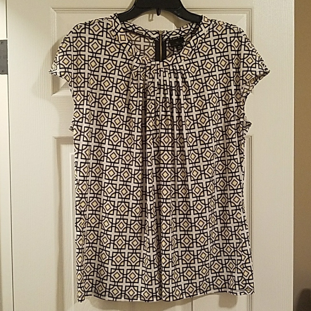 Capped sleeve pattern stretch top