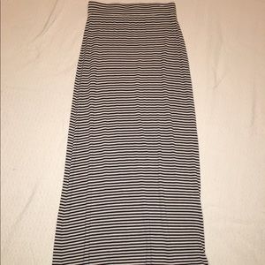 Long and very comfortable stripped skirt