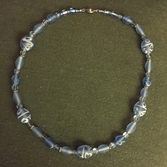 Handmade blue beaded necklace / blue & white swirl - Picture 1 of 4