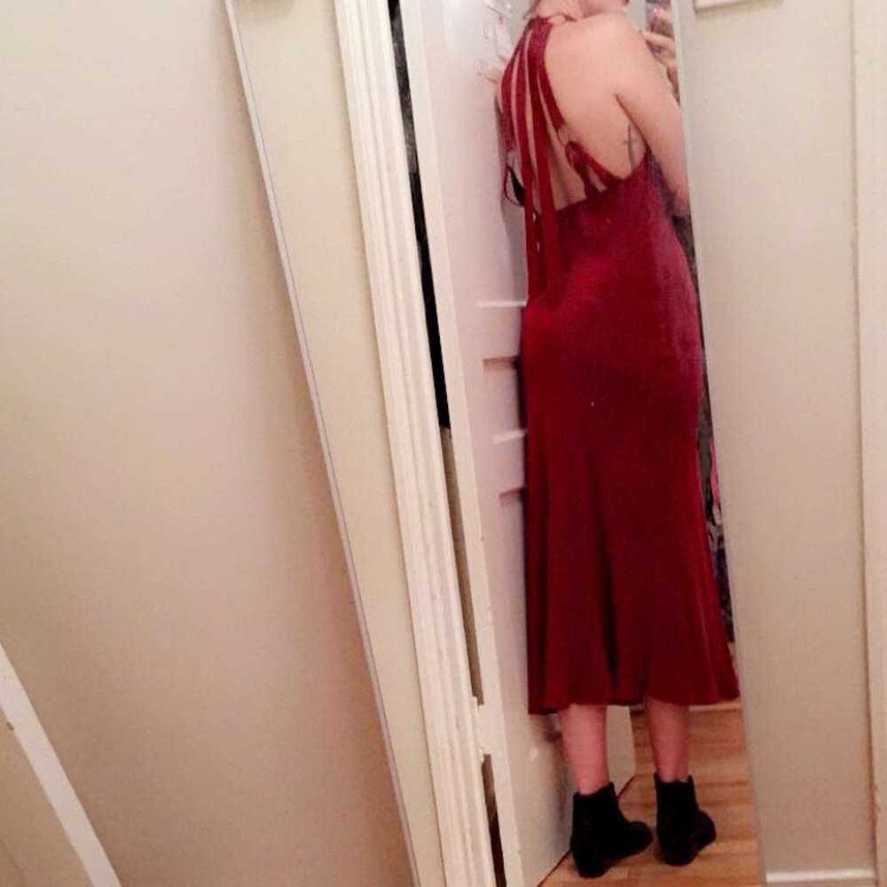 🌹 Stone Cold Fox 🦊 Stutter Gown in Red Silk 🌹