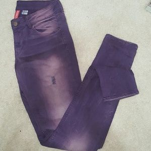 Distressed skinny jeans