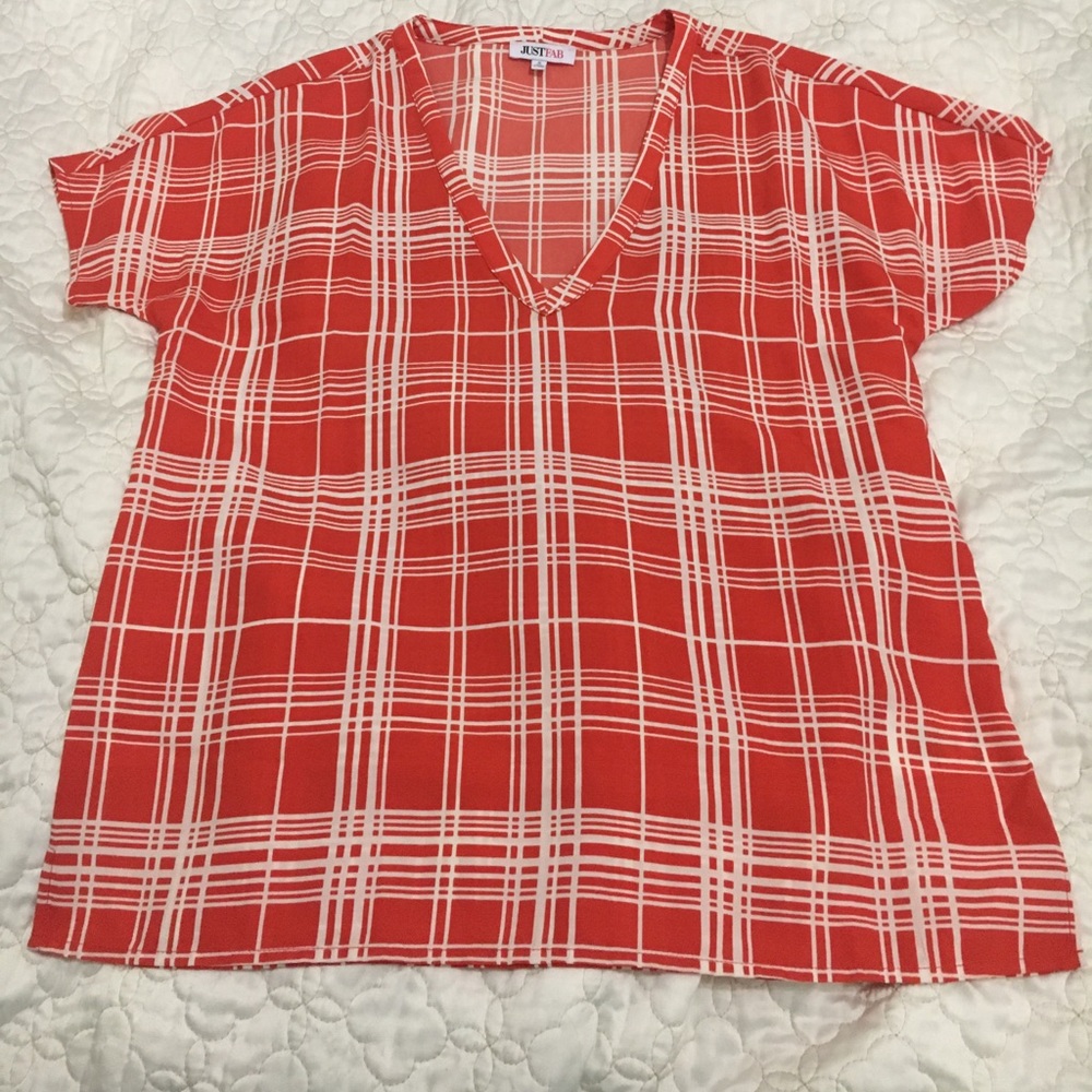 NWOT JustFab top. 100% polyester (Small)