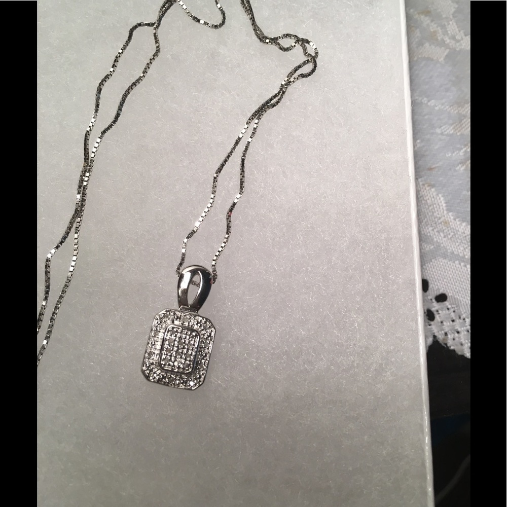 New .925 genuine diamond necklace!