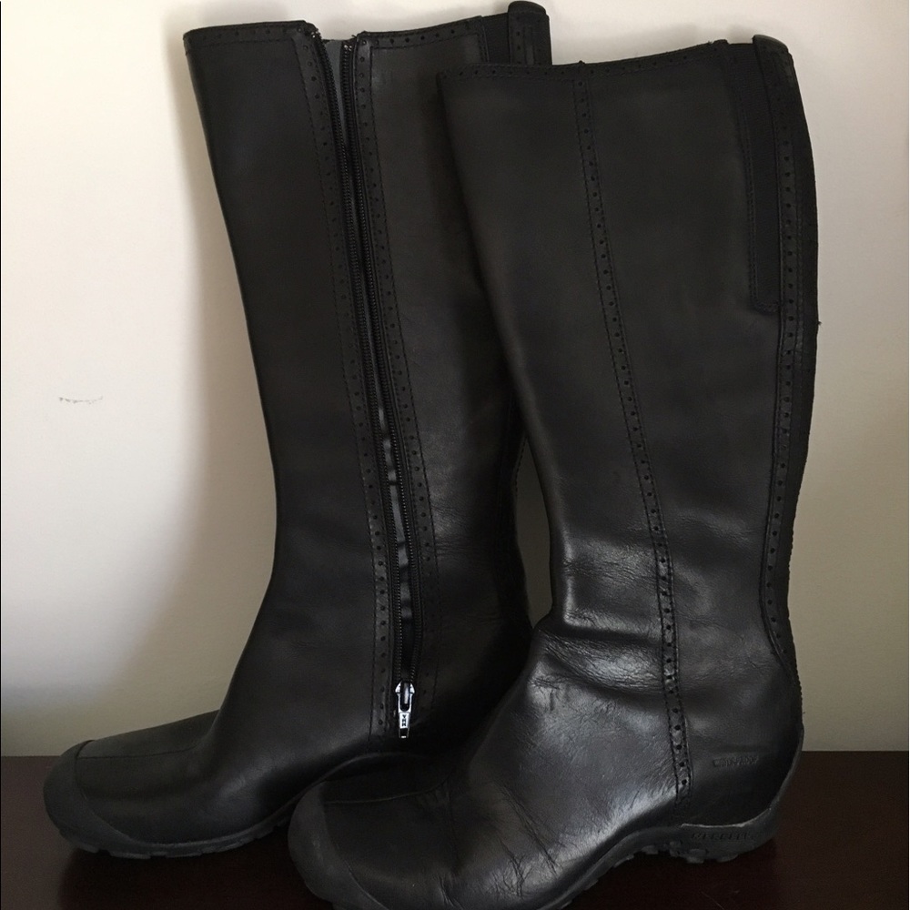 Like new only worn twice. No damage