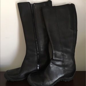 Like new only worn twice. No damage