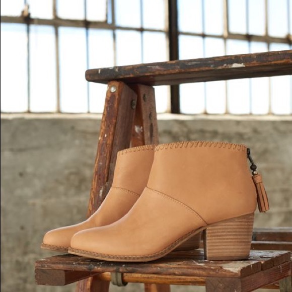 TOMS Leila Bootie - Picture 2 of 8