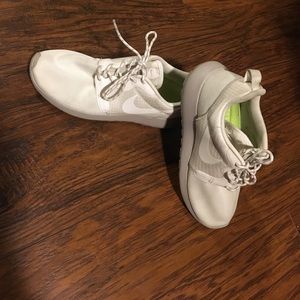 Nike Woman's Roshe Run Hyperfuse