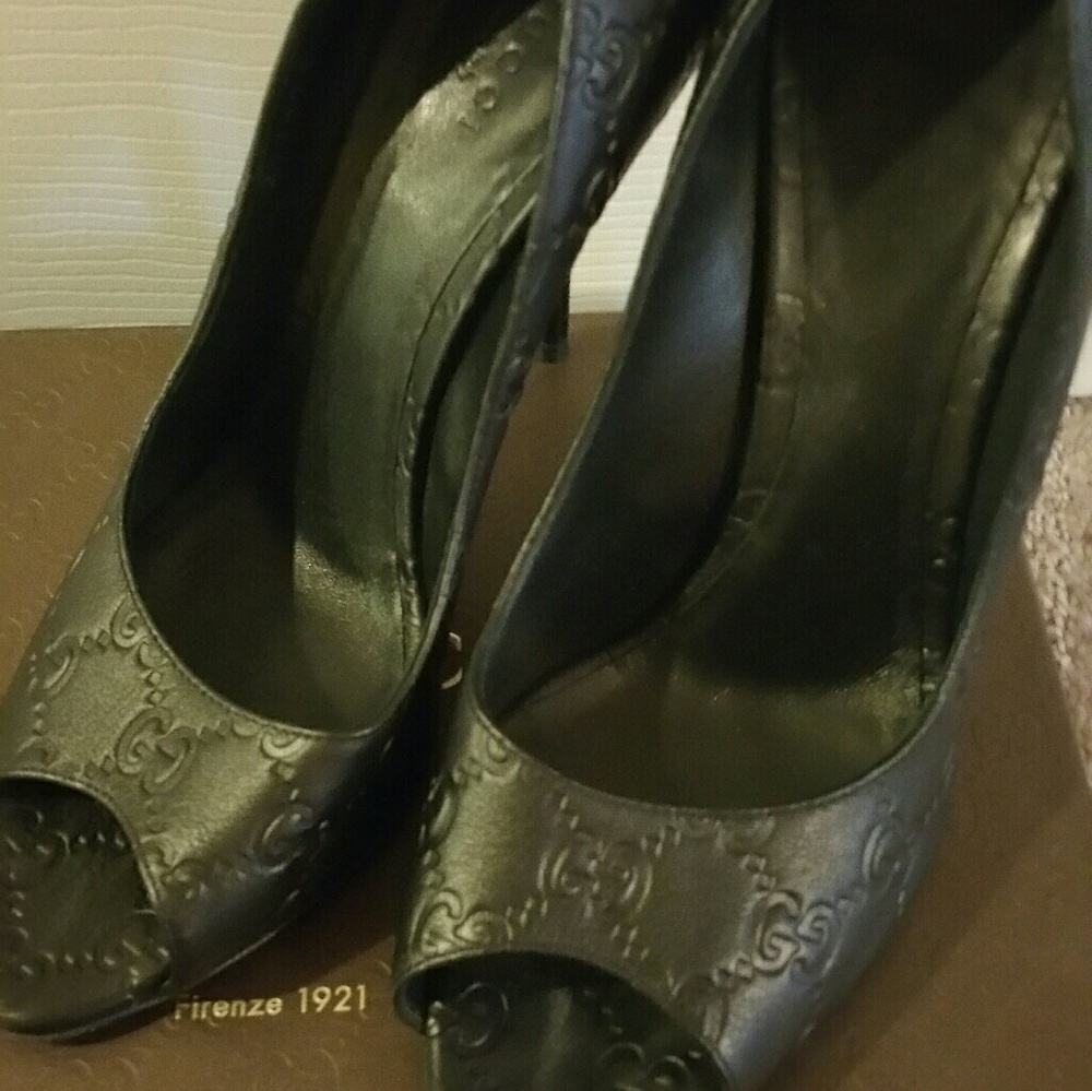 Gucci Shoe