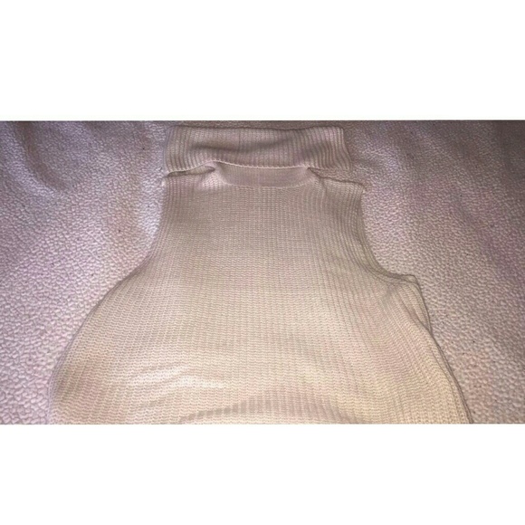 💕MAKE AN OFFER! FASHION NOVA CREAM SWEATER💕 - Picture 5 of 5
