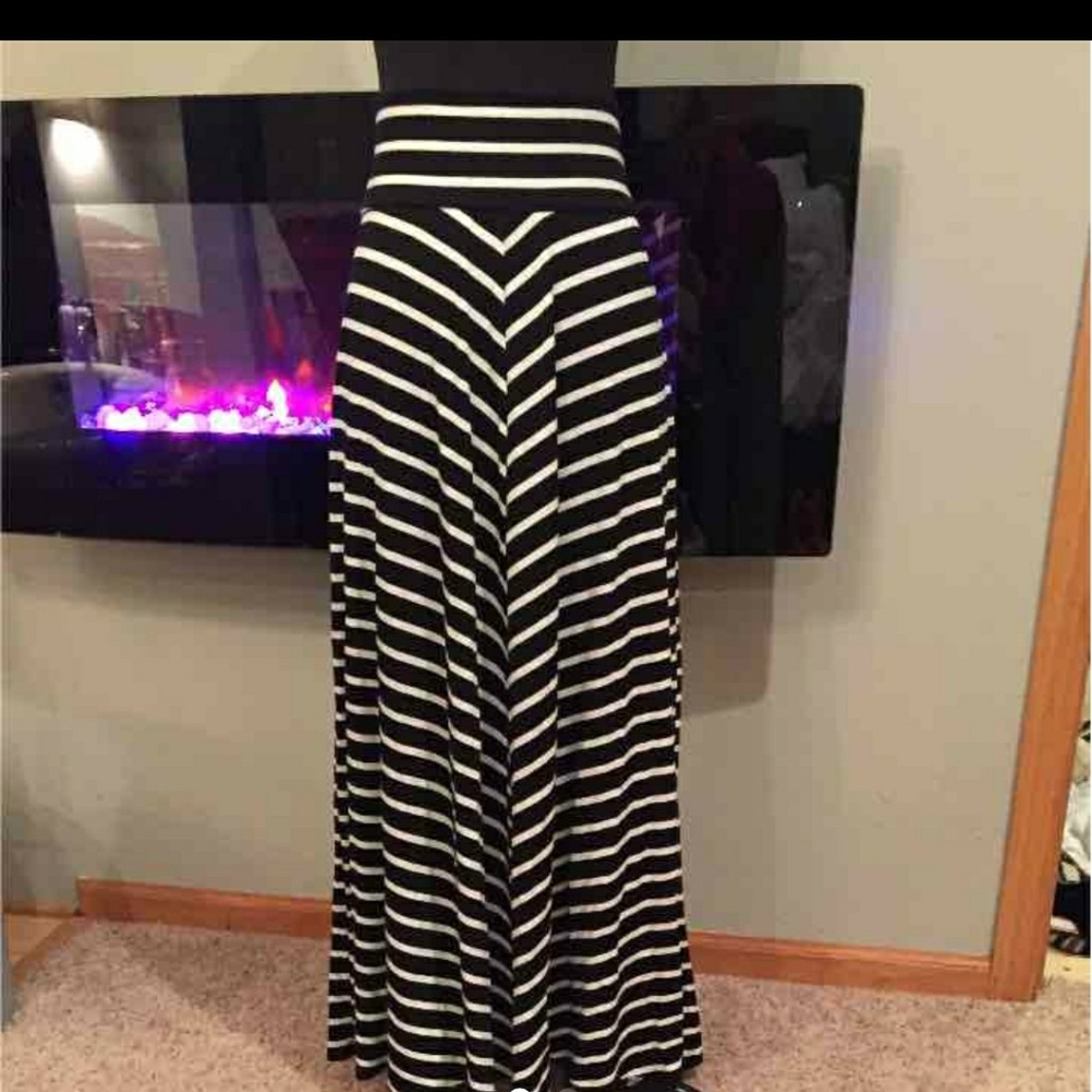 AB Studio Maxi Skirt