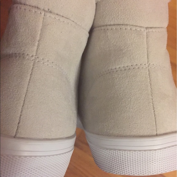 NWT- H & M high top sneakers. - Picture 6 of 8