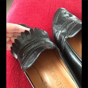Black pair tassel flats!