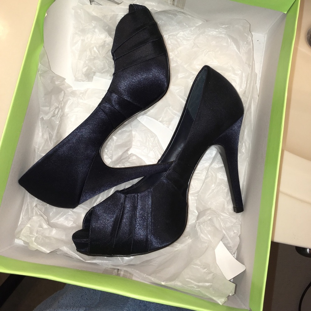 Kelly & Katie Navy Blue Pumps