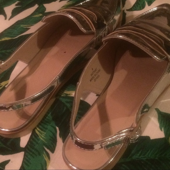 ASOS ⚓️ Metallic silver pointed-toe loafers/flats - Picture 6 of 7