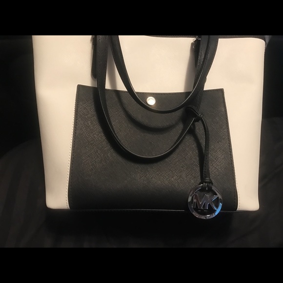 Michael kors purse - Picture 1 of 1
