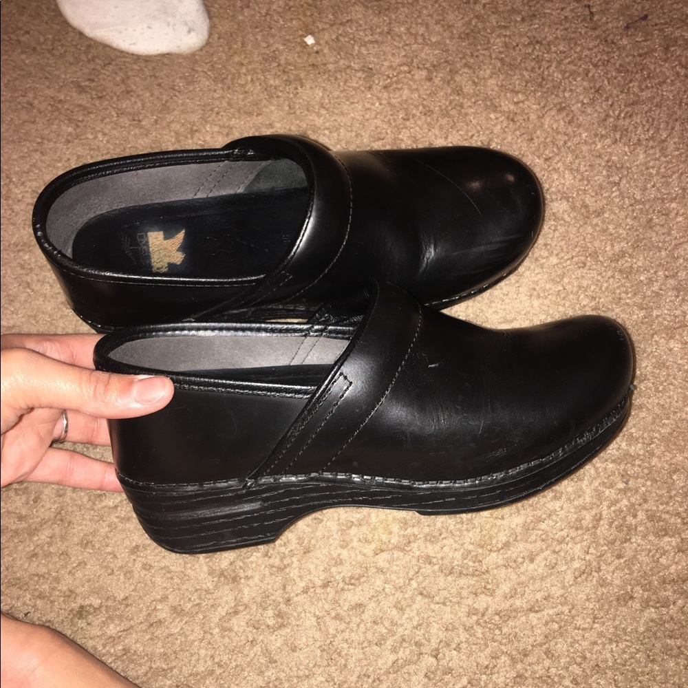 Black dansko memory foam shoes