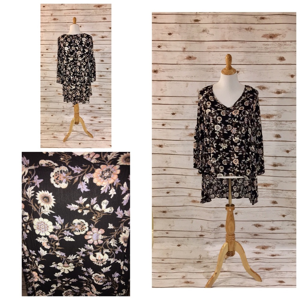 🌸🌸Boutique High Low Top with Spring Flowers Sz M