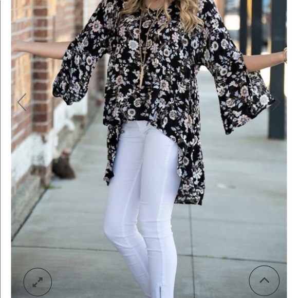 🌸🌸Boutique High Low Top with Spring Flowers Sz M - Picture 4 of 4