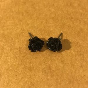 Rose black studs