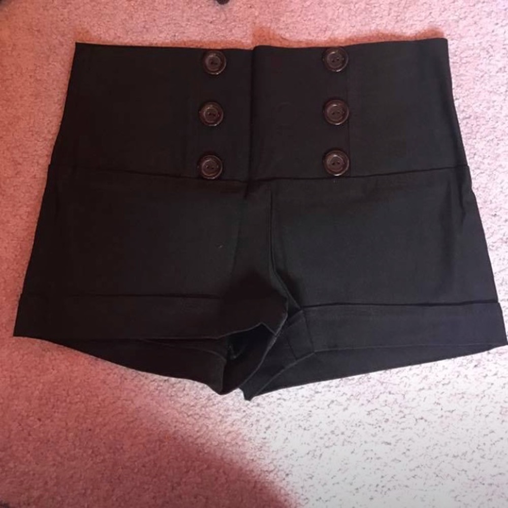 BLACK HIGH WAISTED STRETCHY SHORTS