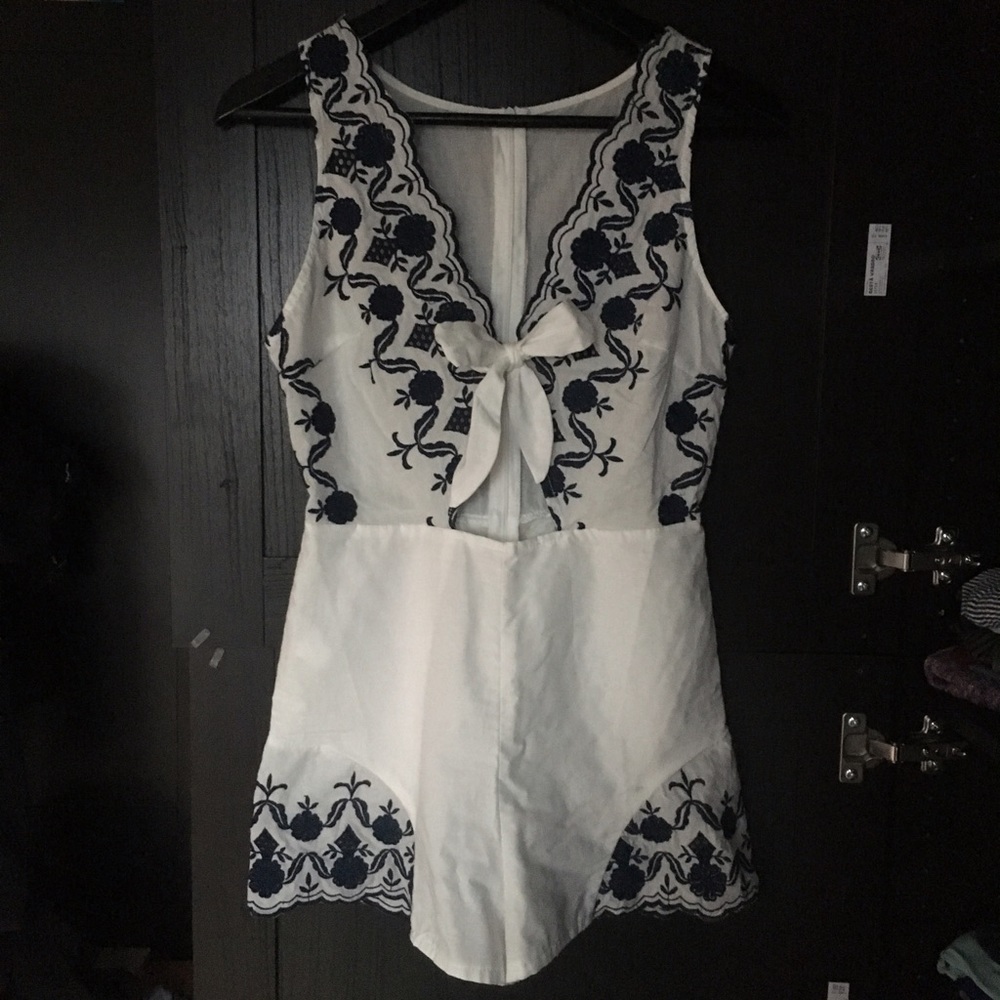 Floral embroidered romper/playsuit - Picture 4 of 6