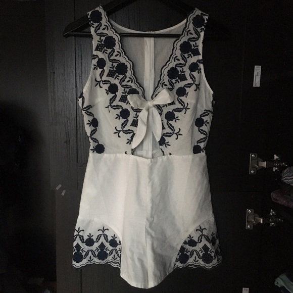 Floral embroidered romper/playsuit - Picture 4 of 6