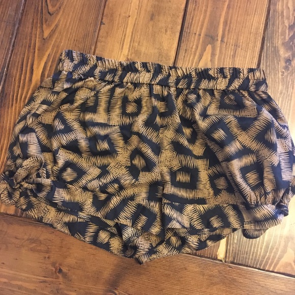 Forever 21 Pants - Forever 21 fun pattern soft shorts
