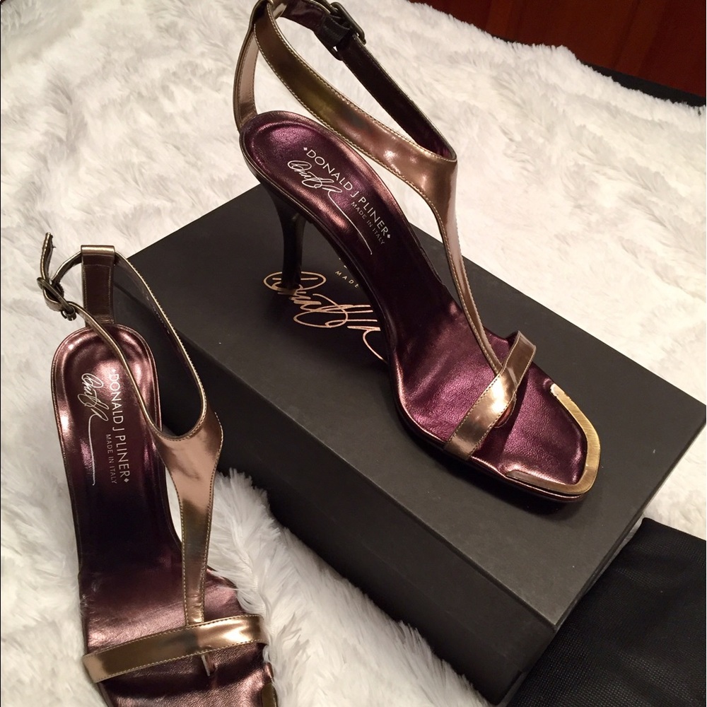 Women's Donald J Pliner heeled sandal NWT