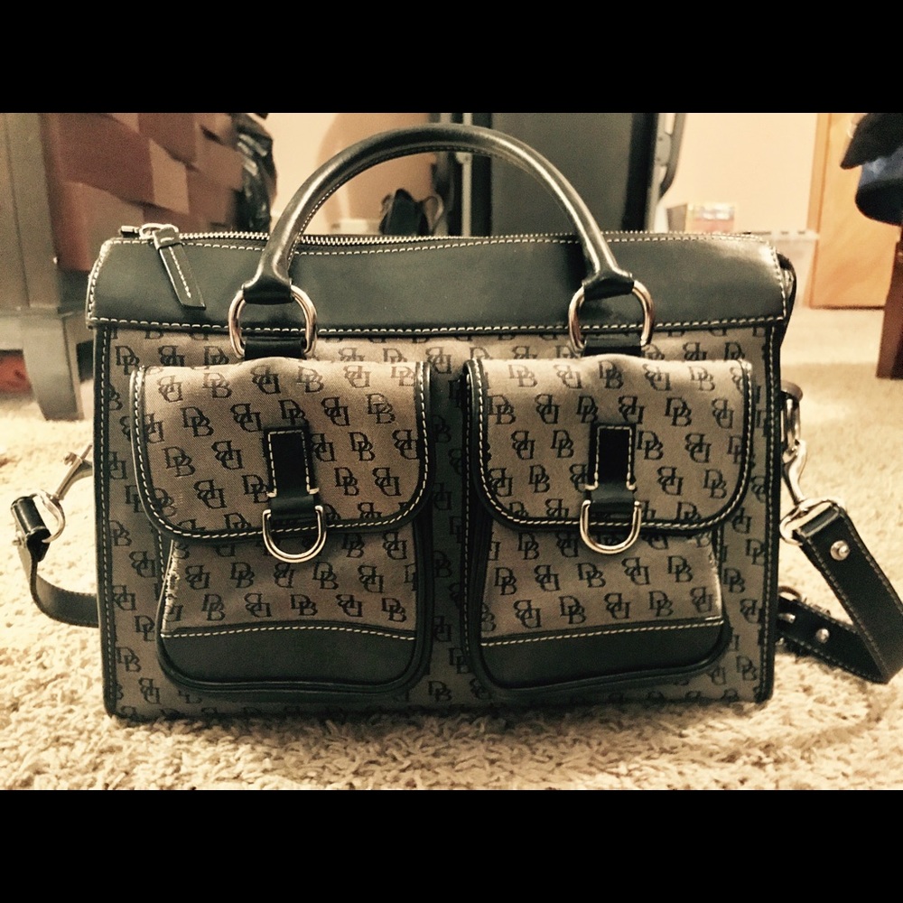 OFFERS PLZ! Authentic Dooney & Bourke satchel 😍