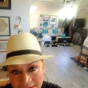 Meet your Posher, Alma