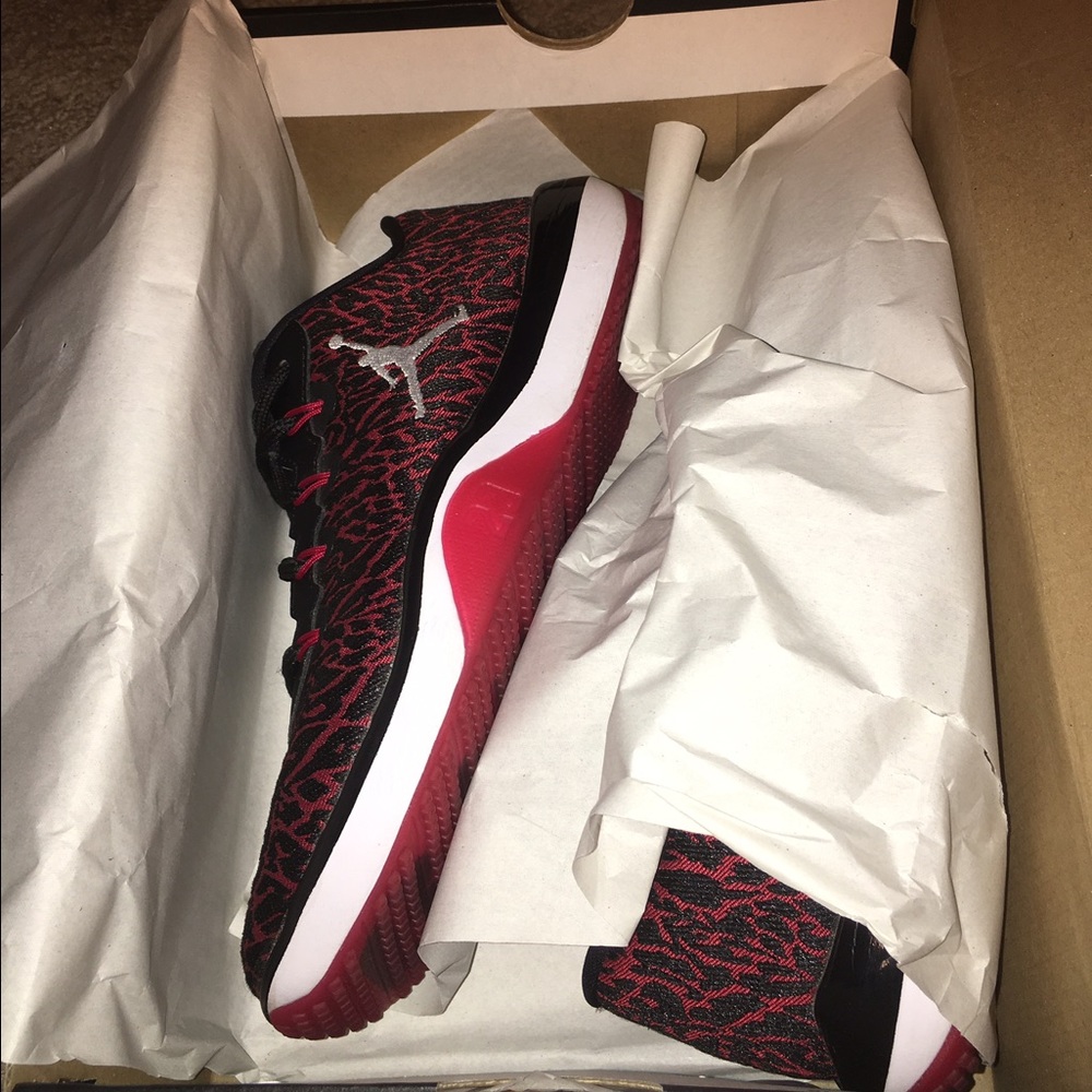 Air Jordan size 7.5 in women's and 5.5 in boys!