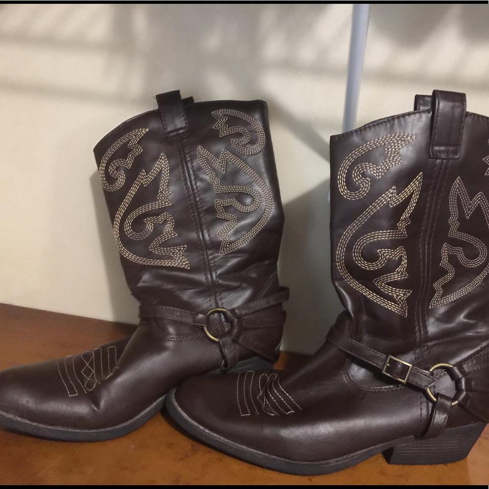USED Rampage boots