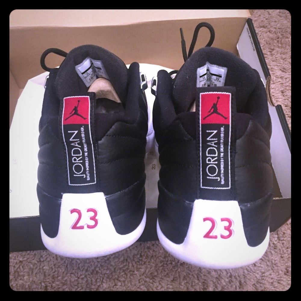 Retro 12 low Black Varsity Red-White