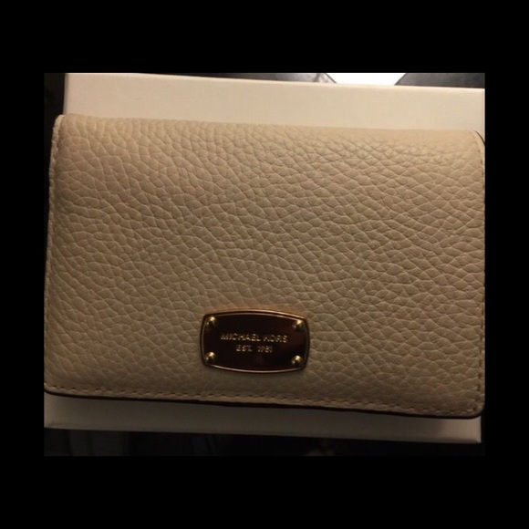 Cream Michael Kors Wallet - Picture 1 of 4