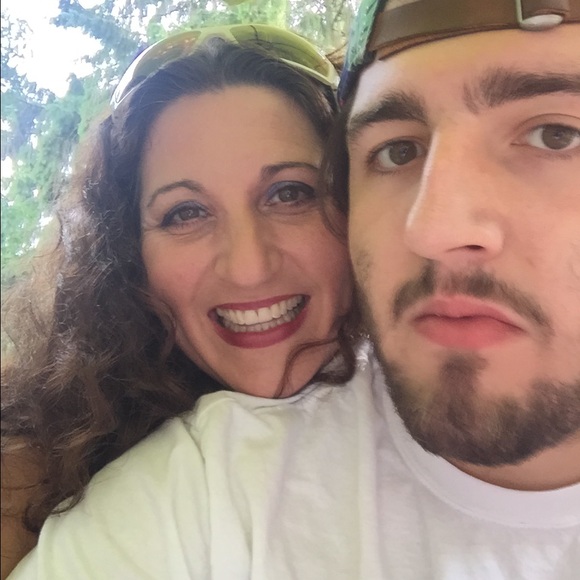 Meet your Posher, Beth - Picture 3 of 6