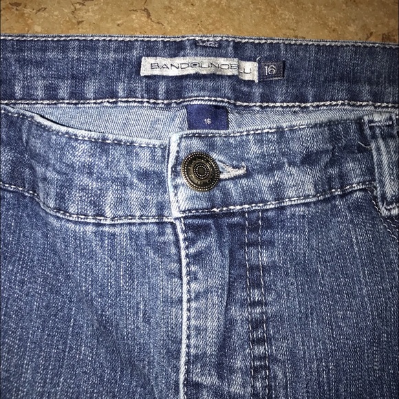 Women's Capri Jeans - Picture 5 of 5