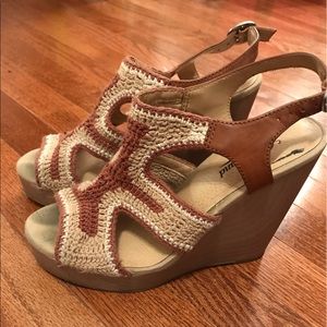 Lucky Brand wedge heels crochet tan and brown 7.5